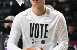 包含欧篮联赛前走向成谜，广东宏远回应争议，话题不断，赛季目标并未改变的词条