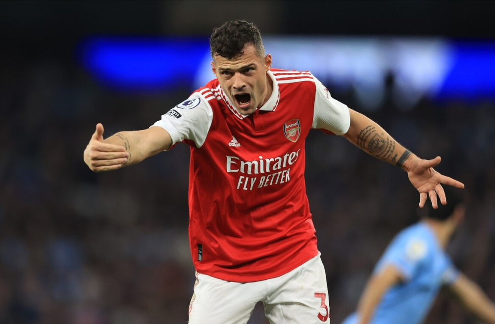 包含转会期勒沃库森调整名单以备亚冠，队长鼓劲环节打磨，话题不断，纪律约束更严格的词条